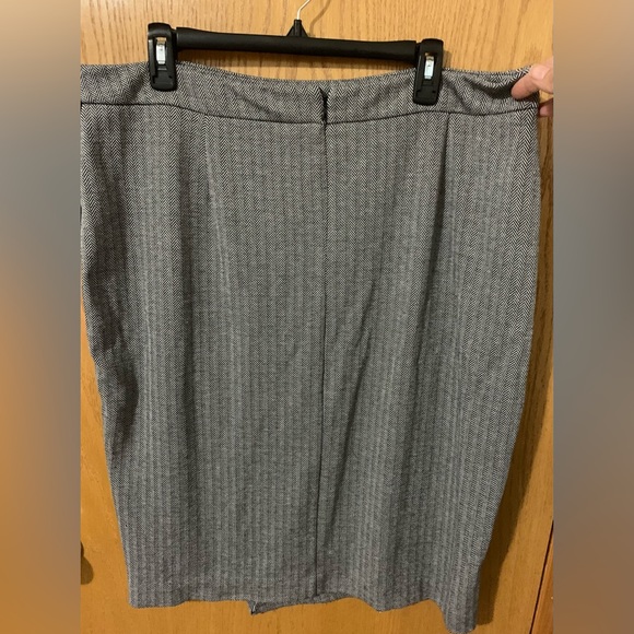 Plus Size Worthington Skirt Size 18w - Picture 2 of 5